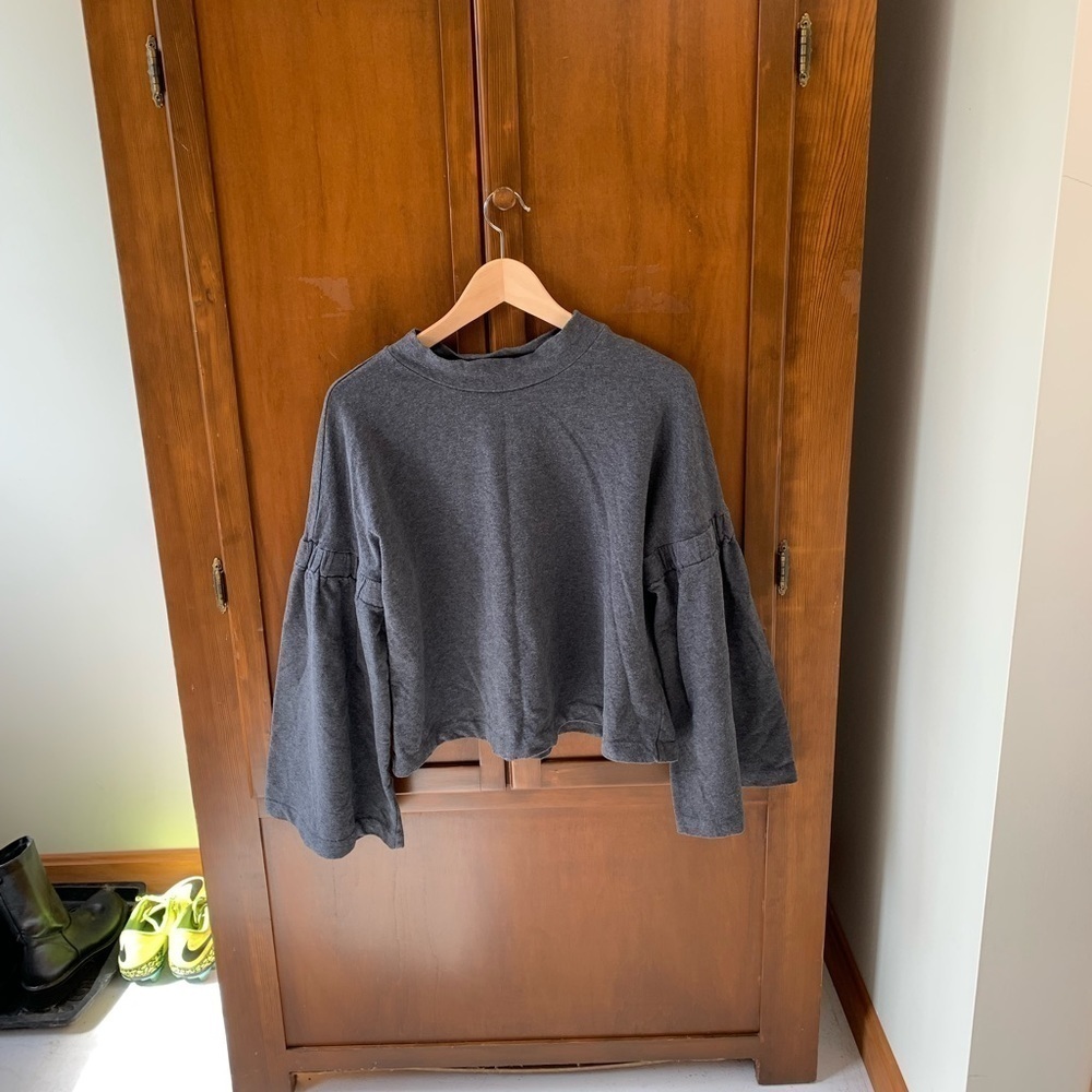 Two by Vince Camuto slate grey belle sleeve knit sweater top relaxed fit medium